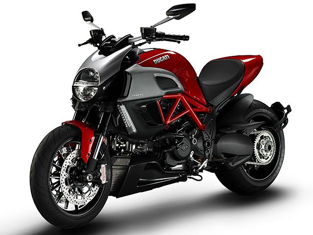 2012年 Diavel (カタログメイン)