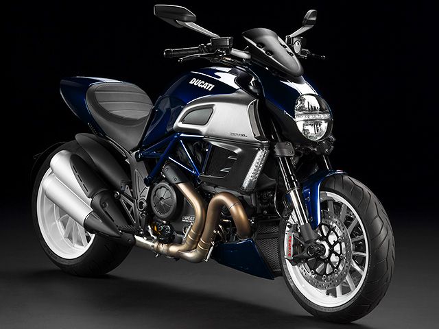 2013年 Diavel (カタログメイン)