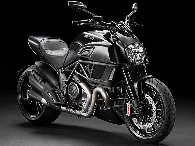 2017年 Diavel ダークステルス(カタログメイン)