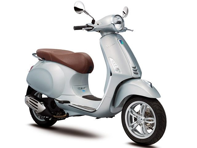 2017年 Primavera 125 ABS シルクグレー(カタログメイン)