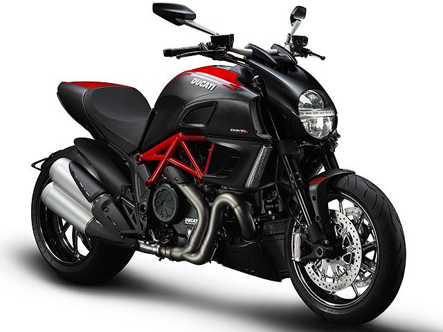 2012年 Diavel Carbon (カタログメイン)