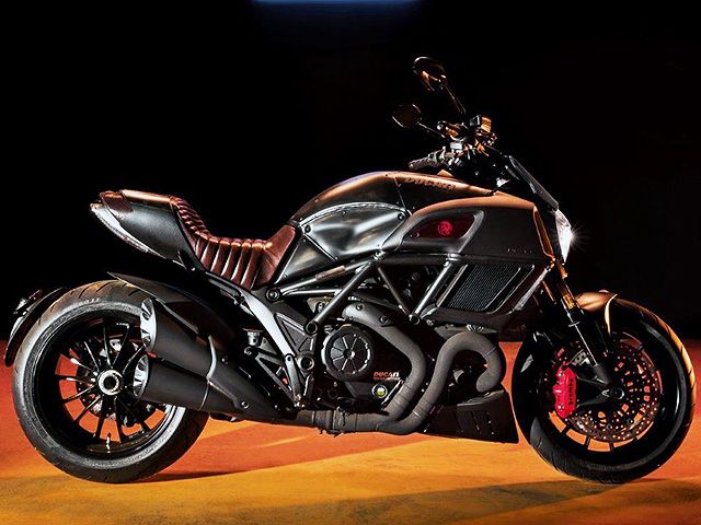 2017年 Diavel Diesel (カタログメイン)