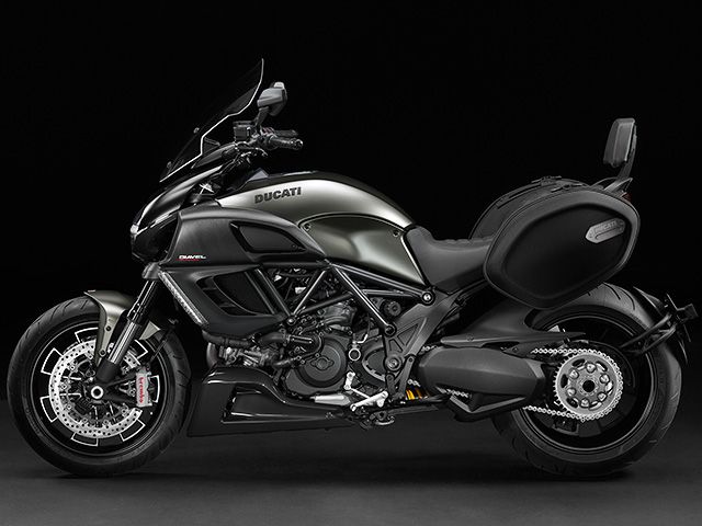 2013年 Diavel Strada レースチタニウム・マット(カタログメイン)
