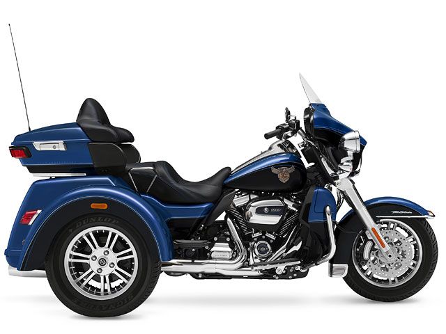 2018年 FLHTCUTG ANV Tri Glide Ultra Anniversary Legend Blue/Vivid Black(カタログメイン)