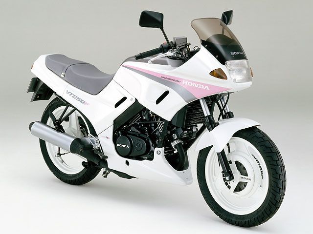 1986年 VT250F パールクレセントホワイト(カタログメイン)