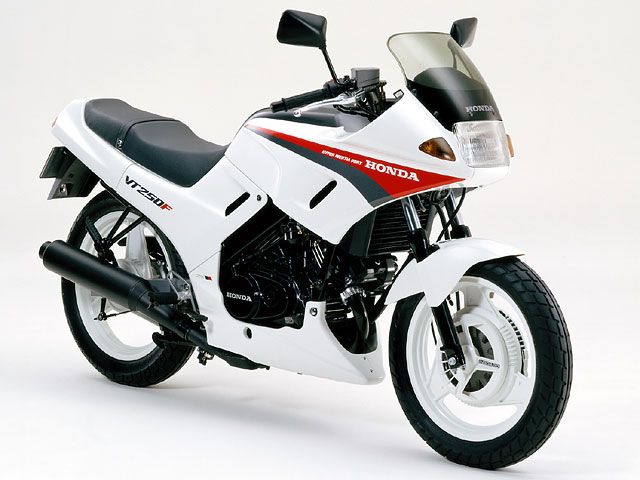 1986年 VT250F ホワイト(カタログメイン)
