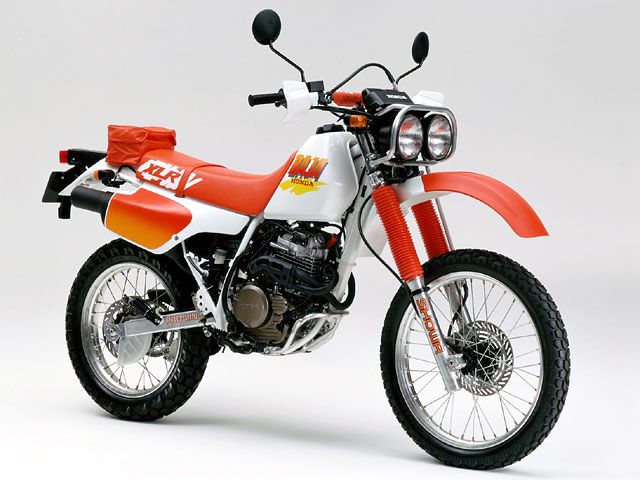 1990年 XLR250 BAJA (カタログメイン)