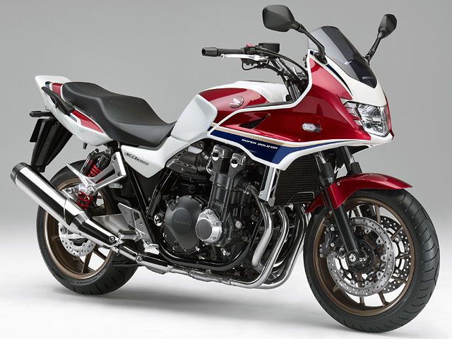 2018年 CB1300 SUPER BOL D'OR パールサンビームホワイト(カタログメイン)