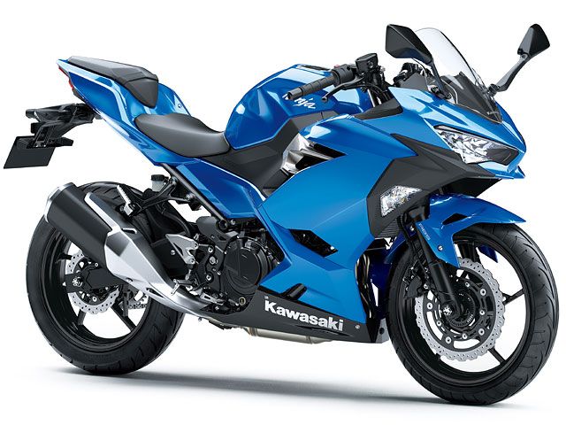 2018年 Ninja 250 キャンディプラズマブルー(カタログメイン)