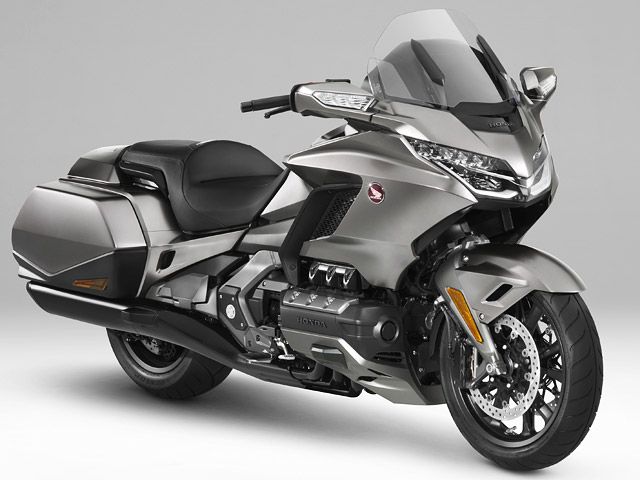 2018年 GOLDWING マットマジェスティックシルバーメタリック(カタログメイン)