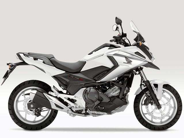 2017年 NC750X Dual Clutch Transmission ABS パールグレアホワイト(カタログメイン)