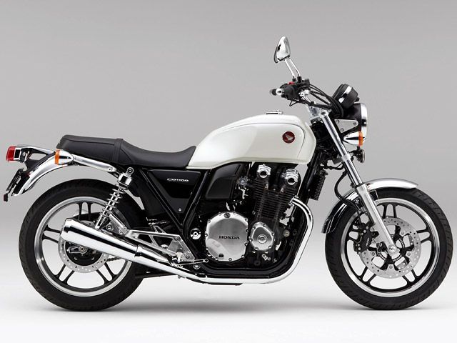 2018年 CB1100 パールサンビームホワイト(カタログメイン)