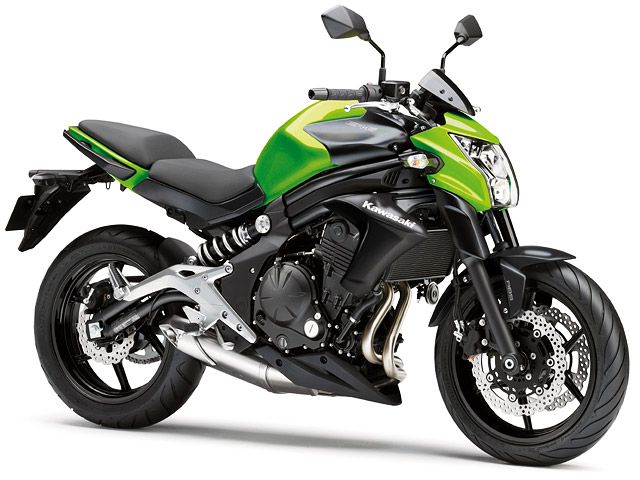 2013年 ER-6n ABS キャンディライムグリーン×メタリックフラットスパークブラック(カタログメイン)
