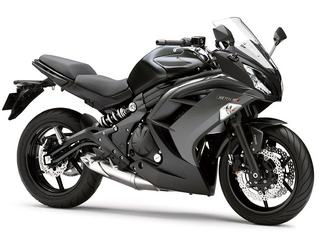 2014年 ER-6f ABS メタリックムーンダストグレー×メタリックフラットスパークブラック(カタログメイン)