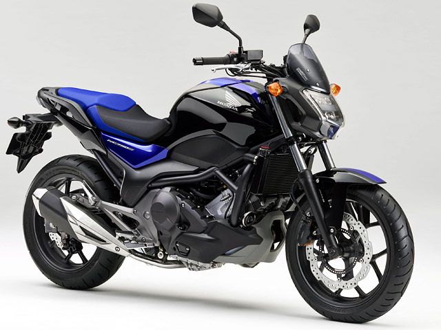 2018年 NC750S Dual Clutch Transmission グラファイトブラック(カタログメイン)