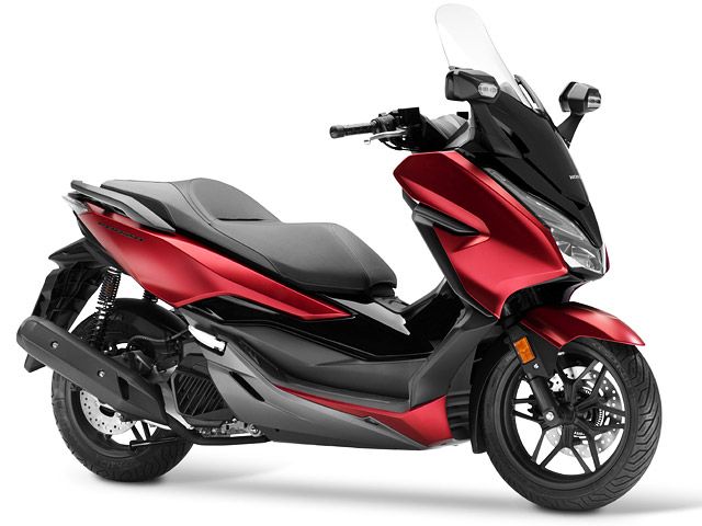 2018年 FORZA125 Matt Carnelian Red Metallic/Pearl Nightstar Black(カタログメイン)