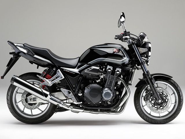 2019年 CB1300 SUPER FOUR ダークネスブラックメタリック(カタログメイン)
