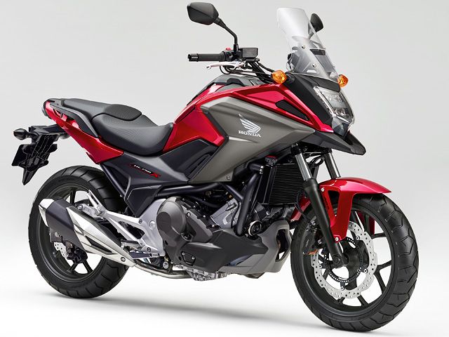 2019年 NC750X Dual Clutch Transmission キャンディークロモスフィアレッド(カタログメイン)