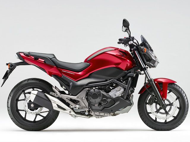 2019年 NC750S キャンディークロモスフィアレッド(カタログメイン)