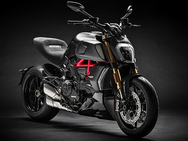 2019年 Diavel 1260S トータルブラック(カタログメイン)