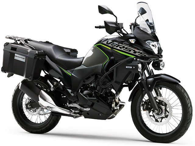 2019年 Versys-X 250 TOURER メタリックムーンダストグレー×メタリックフラットスパークブラック(カタログメイン)