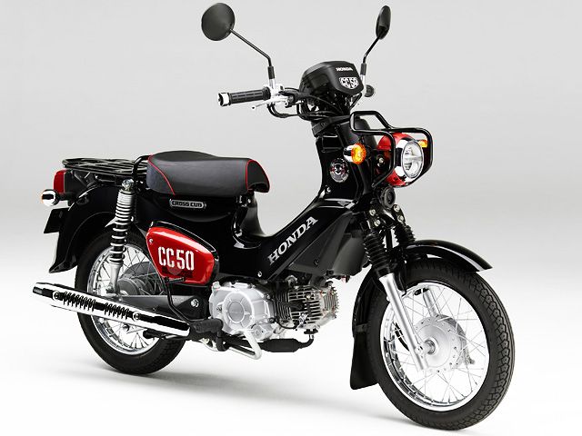 2019年 CrossCub 50 くまモンバージョン グラファイトブラック(カタログメイン)