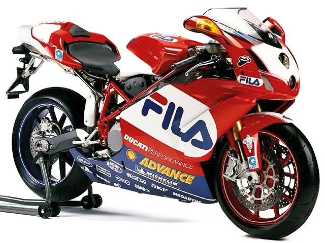 2005年 999R FILA (カタログメイン)