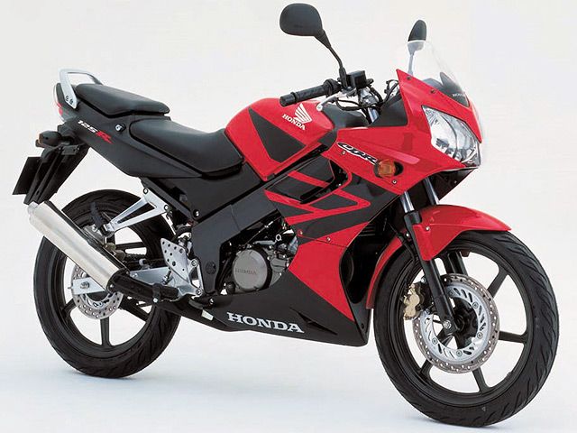 年 CBR150R (カタログメイン)