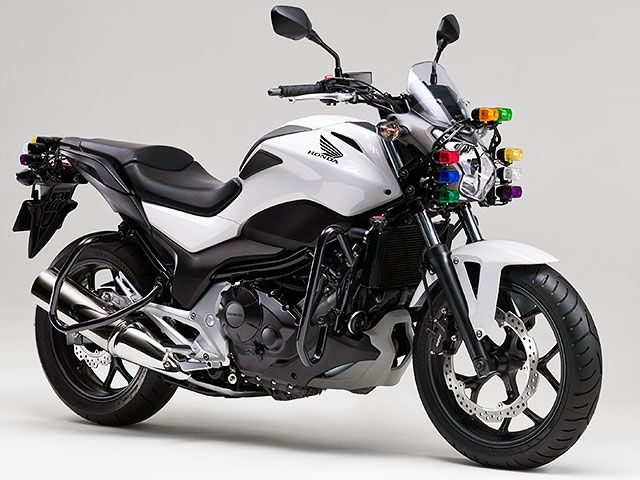 2016年 NC750L 教習車仕様 パールサンビームホワイト(カタログメイン)