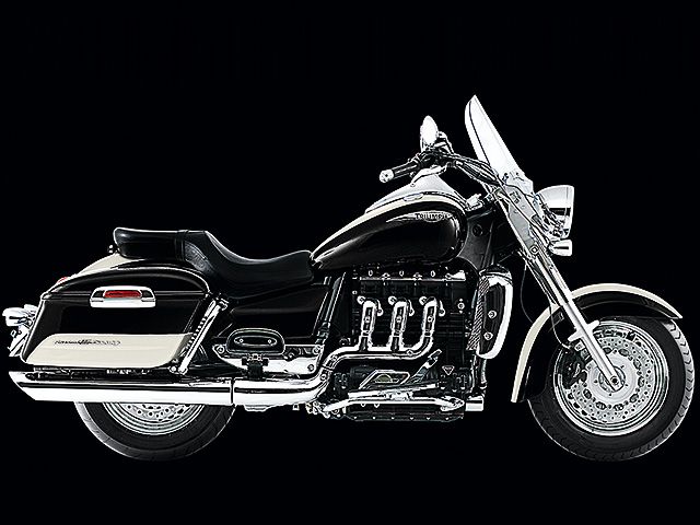 2010年 Rocket Ⅲ Touring (カタログメイン)