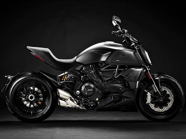 2020年 Diavel 1260 ダークステルス(カタログメイン)