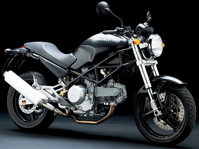 2002年 Monster 620 Dark (カタログメイン)