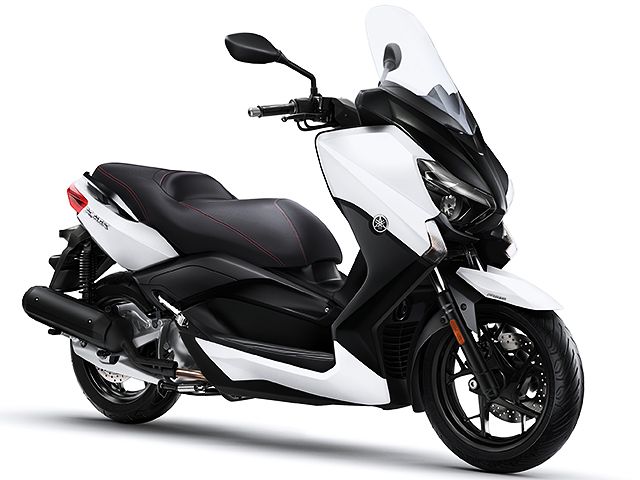 2017年 XMAX 125 Mat White Metallic3(カタログメイン)