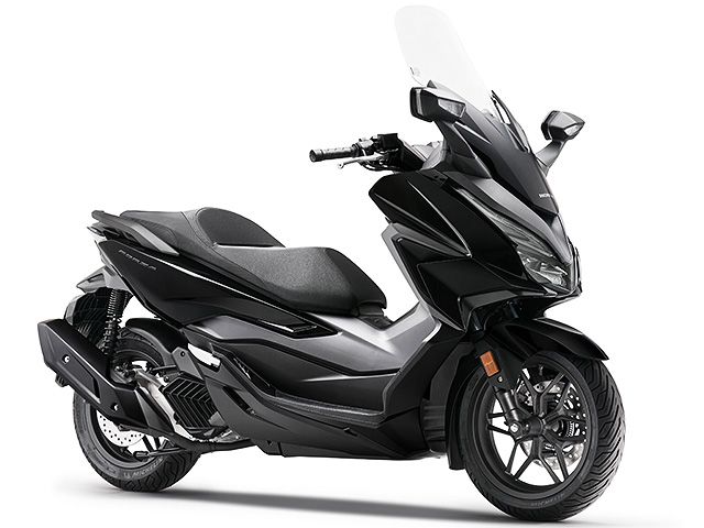 2021年 FORZA125 Pearl Nightstar Black(カタログメイン)