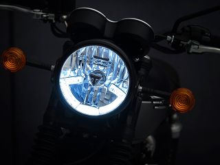 2021年 Bonneville T120 BLACK(ヘッドライト点灯イメージ)