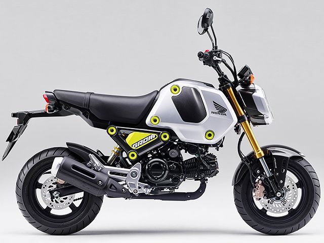 2021年 GROM フォースシルバーメタリック(カタログメイン)