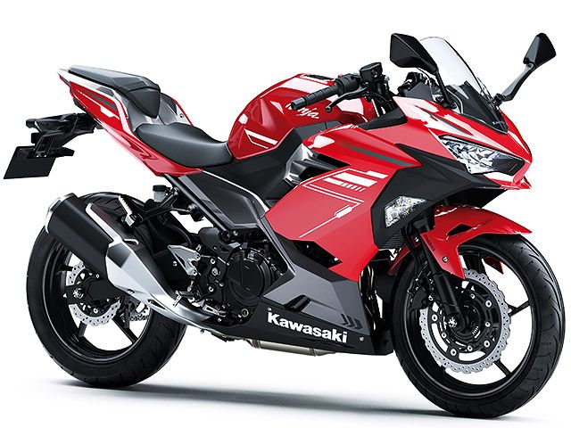 2022年 Ninja 250 キャンディパーシモンレッド×メタリックグラファイトグレー(カタログメイン)
