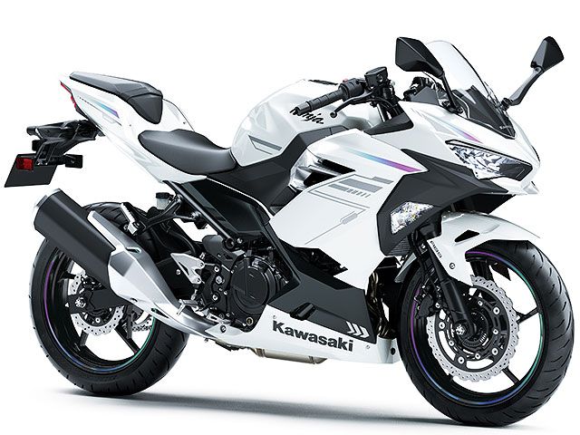 2023年 Ninja 400 パールブリザードホワイト×メタリックカーボングレー(カタログメイン)