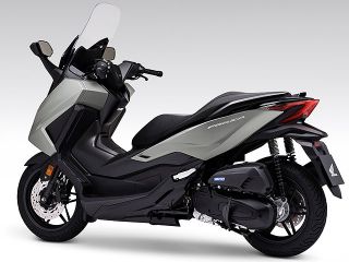 2023年 FORZA125(リアビュー)