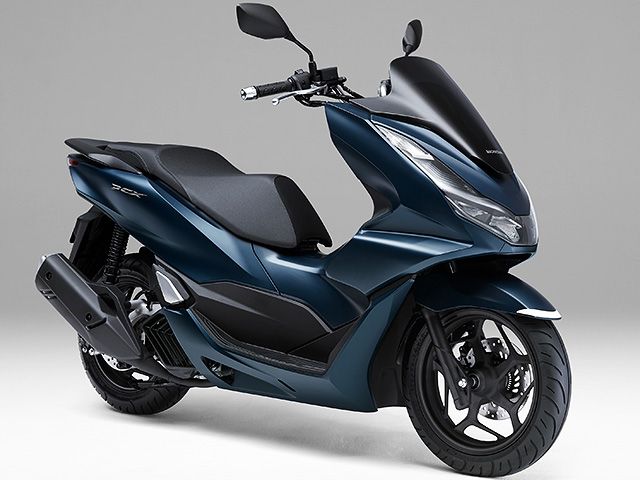 2023年 PCX マットスーツブルーメタリック(カタログメイン)