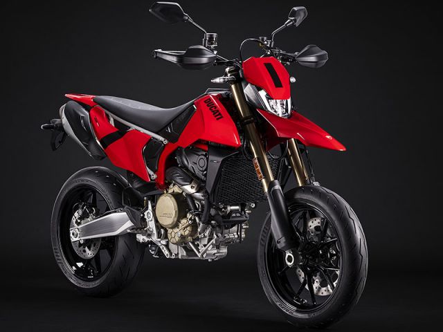 2024年 Hypermotard 698 MONO Ducati Red（カタログメイン）