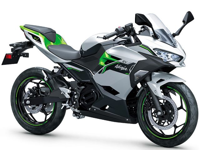 2024年 Ninja e-1 メタリックブライトシルバー×メタリックマットライムグリーン(カタログメイン)