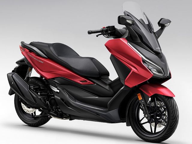 2025年 FORZA350 Carnelian Red Metallic(カタログメイン)
