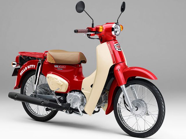 2024年 Super Cub 50 HELLO KITTY マグナレッド(カタログメイン)