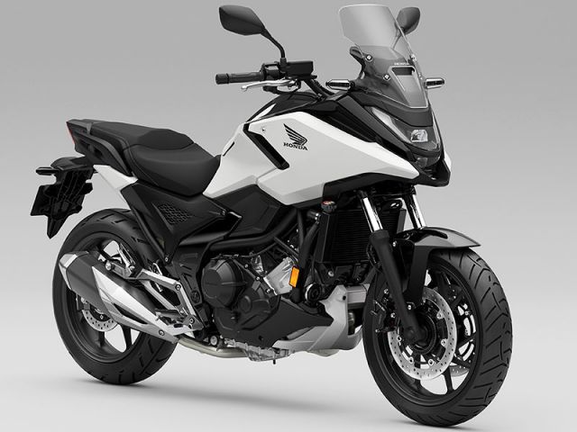 2025年 NC750X Mat Pearl Glare White with Graphite Black trim(カタログメイン)