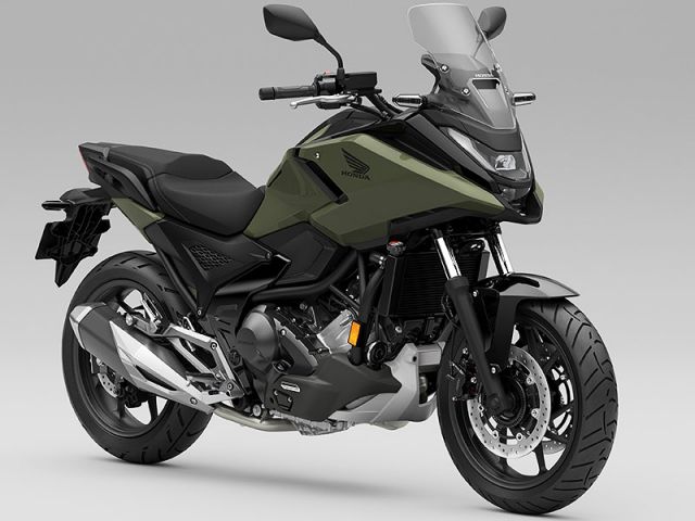 2025年 NC750X Dual Clutch Transmission Earth Ivy Ash Green with Graphite Black trim(カタログメイン)
