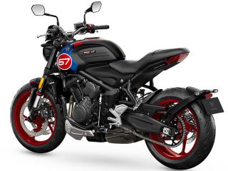 2025年 TRIDENT 660 Triple Tribute Black(リアビュー)