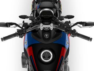2025年 TRIDENT 660 Triple Tribute Black(ハンドルまわりイメージ)