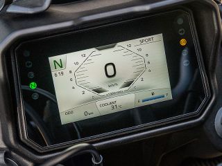 2025年 TRACER 7 GT(メーター表示イメージ)