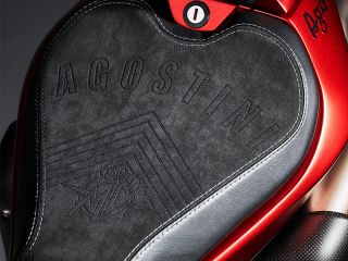 2025年 SUPERVELOCE 1000 AGO(アルカンターラ素材のシート)